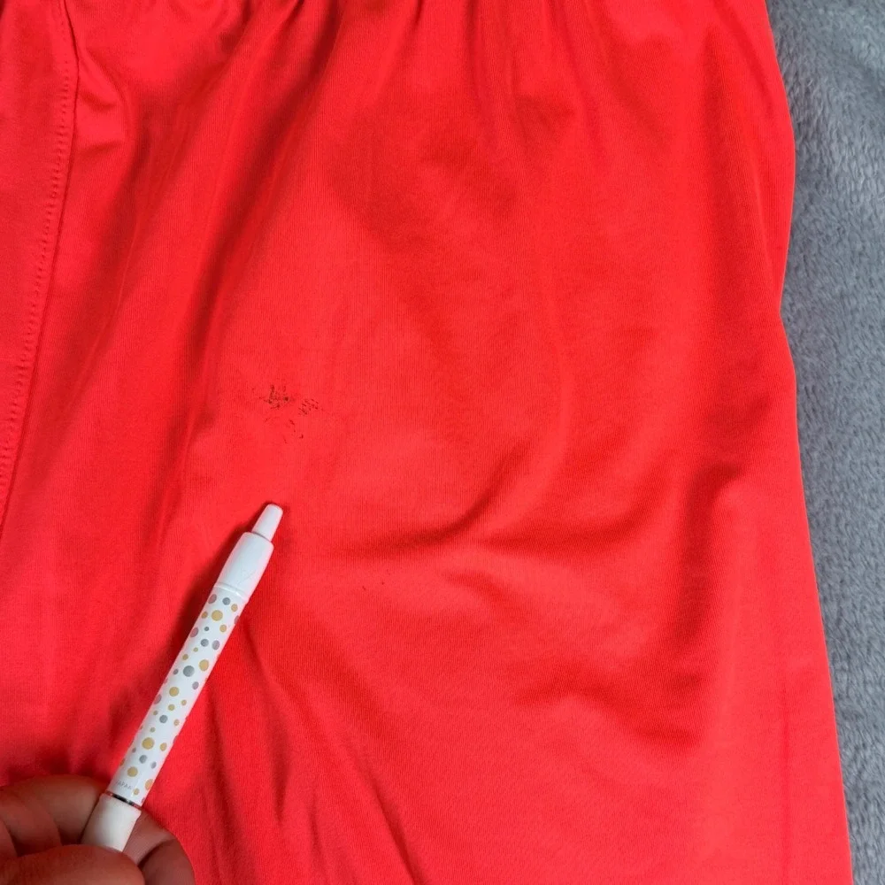 Under Armour Loose Fit Athletic Gym Shorts Hyper Red White Mens XL 1351805